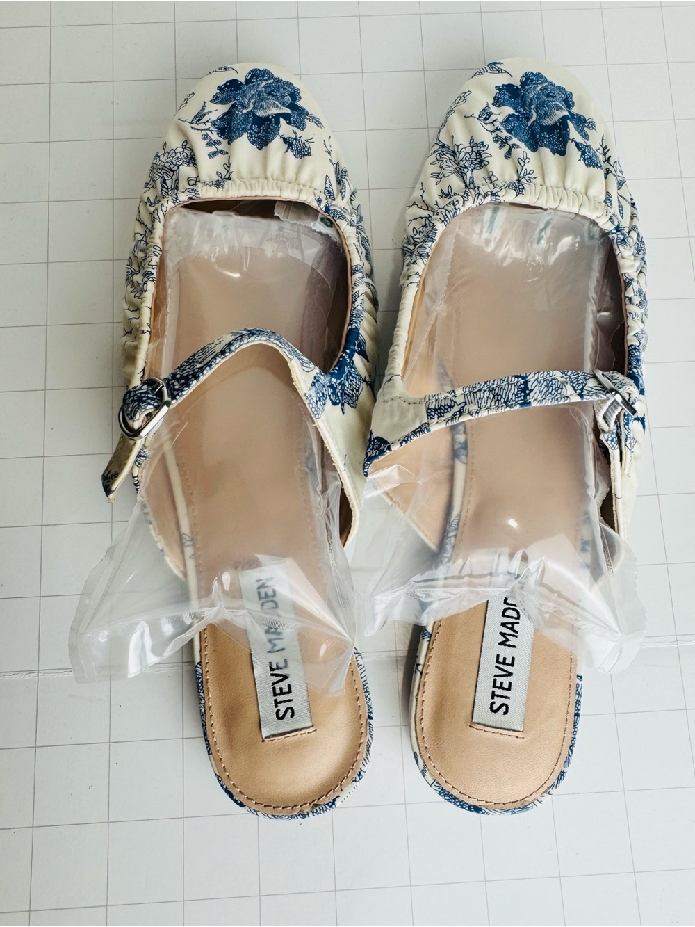 Steve Madden Cream and Blue Floral Mary Jane Flats - Picture 5 of 7